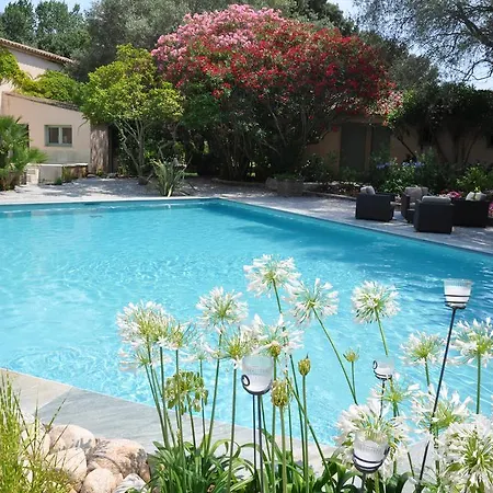 La Riviere Hotel